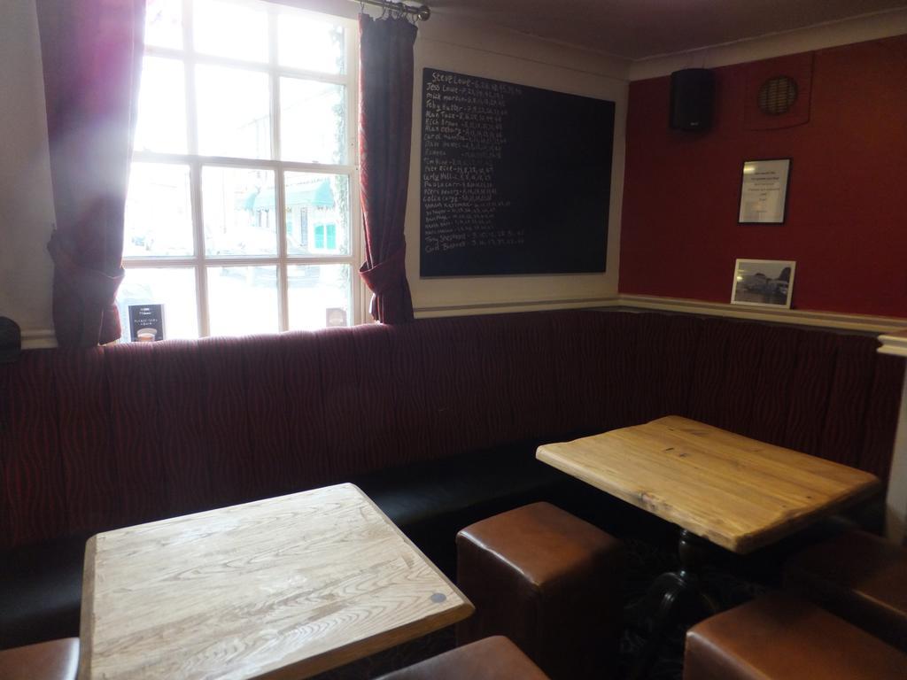 Готель The Red Lion, Stretham Екстер'єр фото